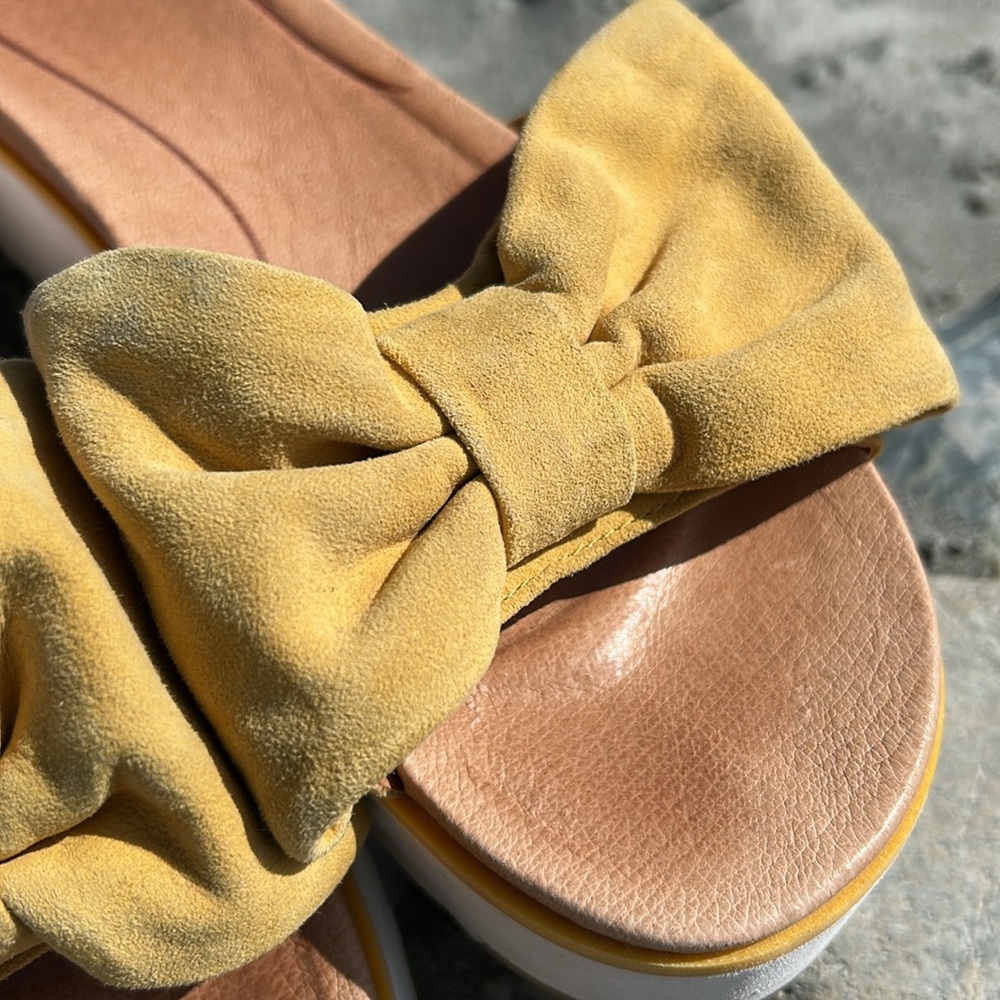 UGG Yellow Bow Platform Sandals Size 6.5 - Picture 3 of 16
